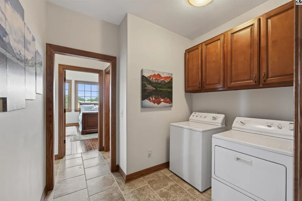2100 N East Lake Road Newton KS 67114