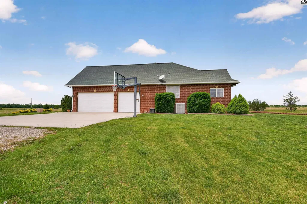 2100 N East Lake Road Newton KS 67114