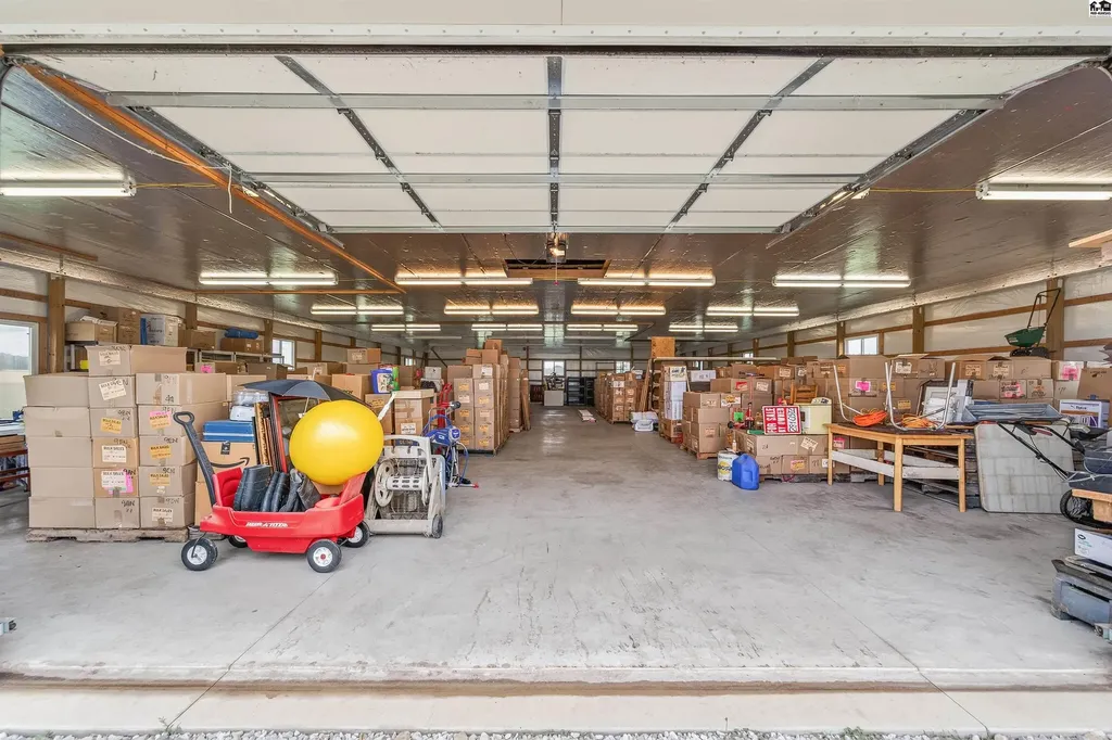 2100 N East Lake Road Newton KS 67114