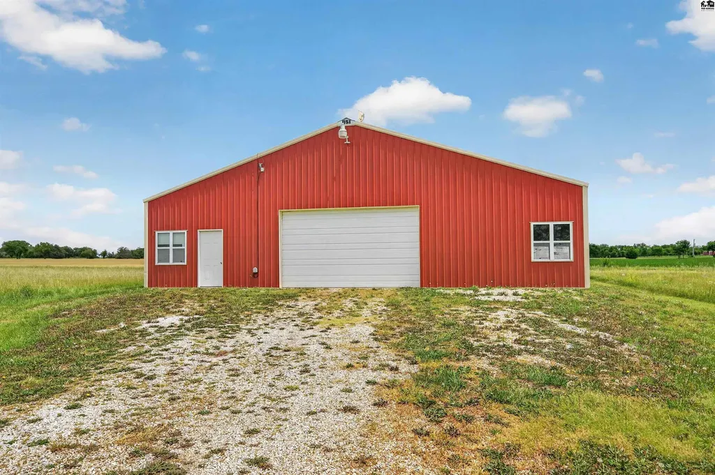 2100 N East Lake Road Newton KS 67114