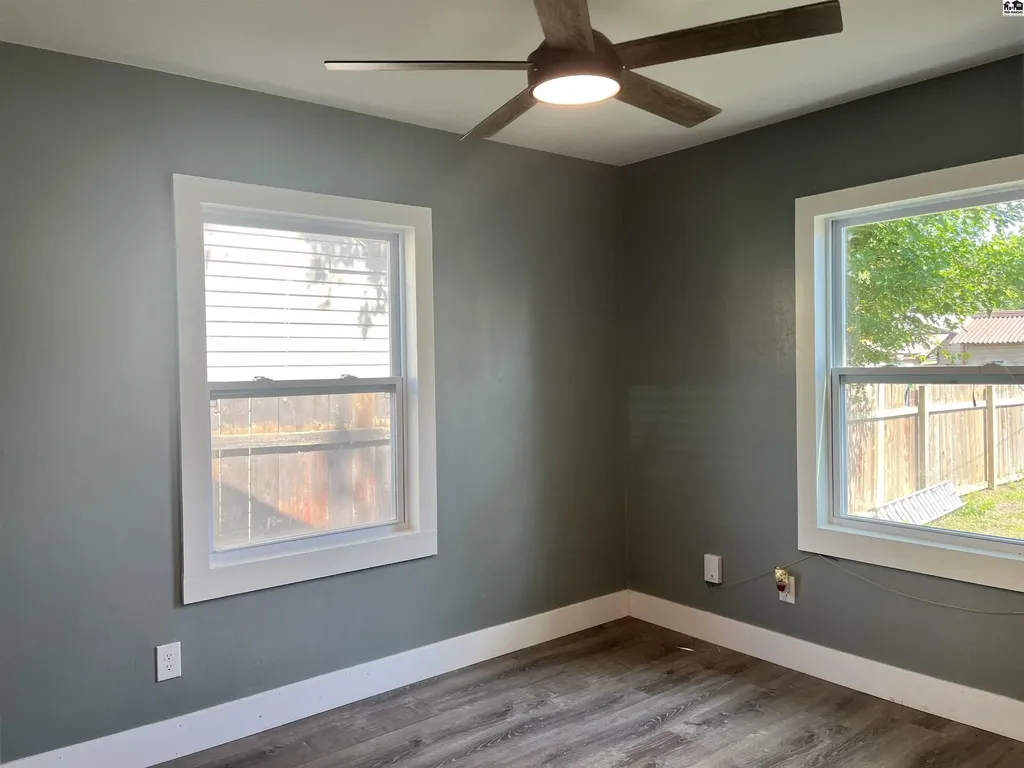 323 W 11th Avenue Hutchinson KS 67501