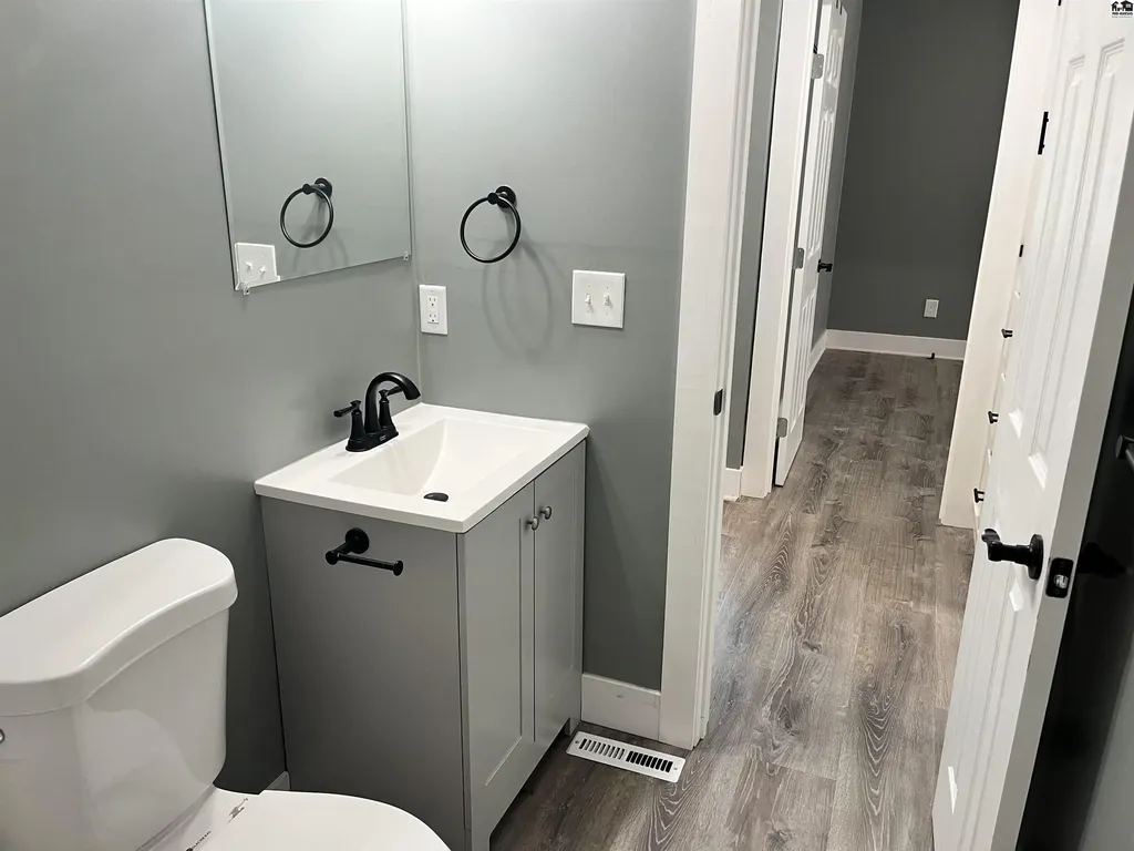 323 W 11th Avenue Hutchinson KS 67501