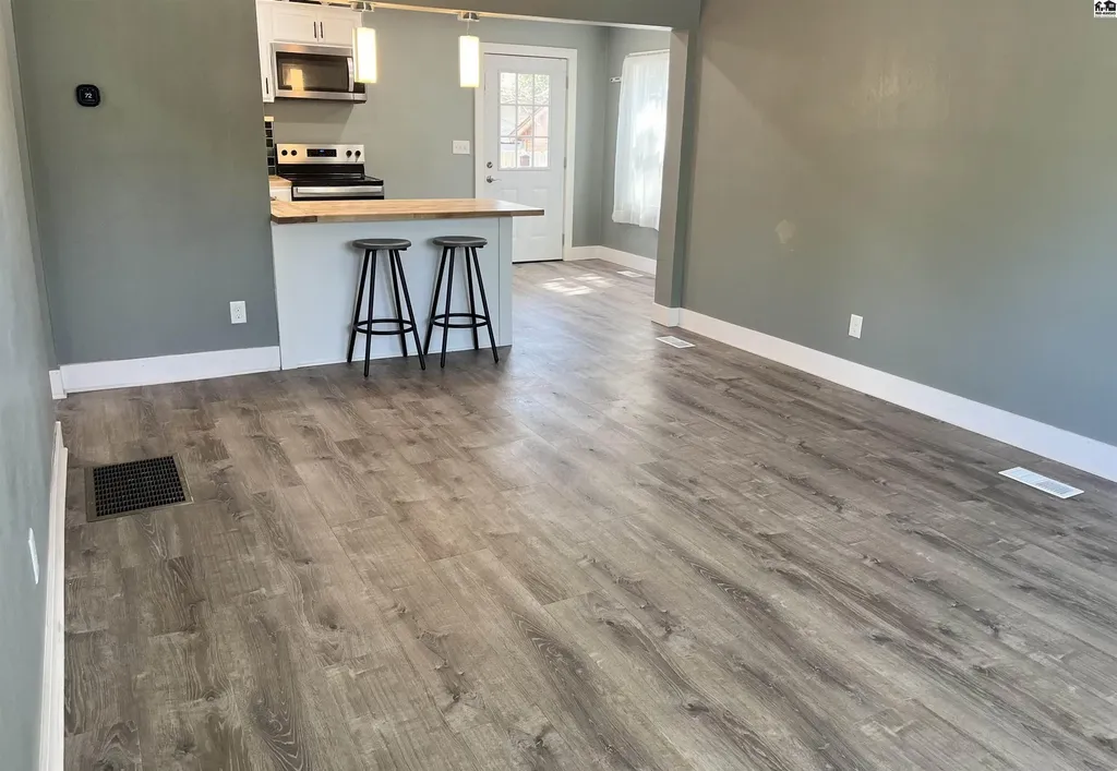 323 W 11th Avenue Hutchinson KS 67501