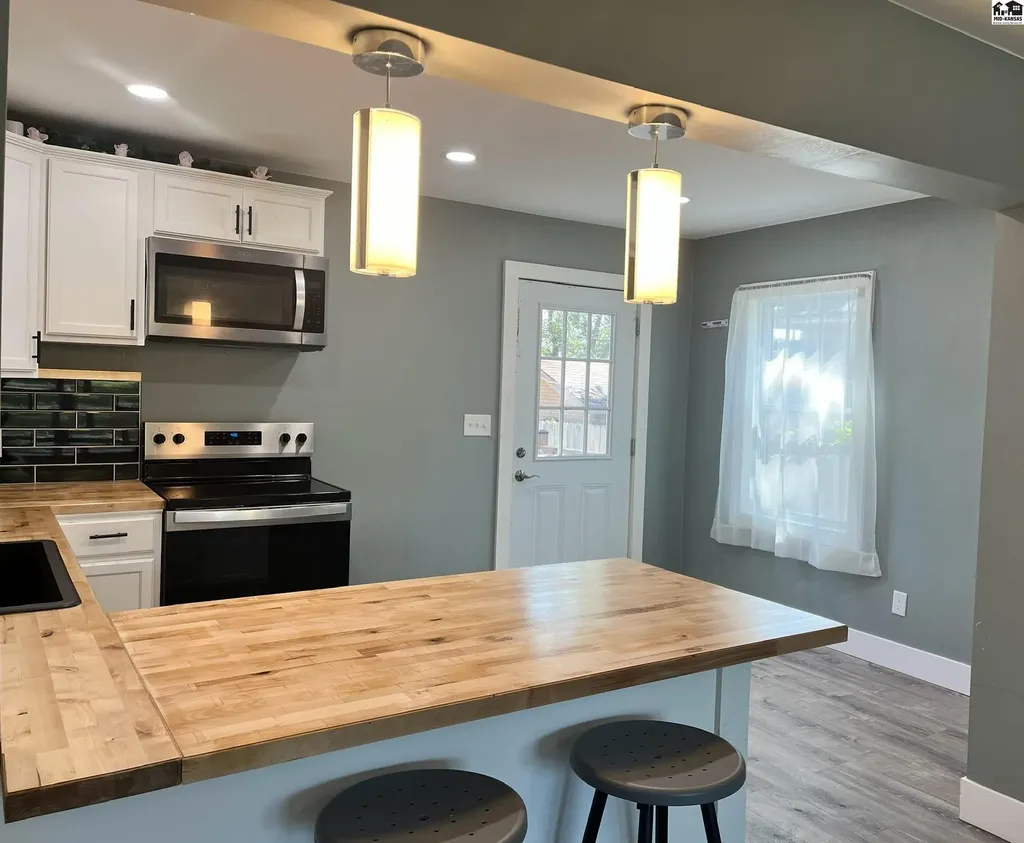 323 W 11th Avenue Hutchinson KS 67501