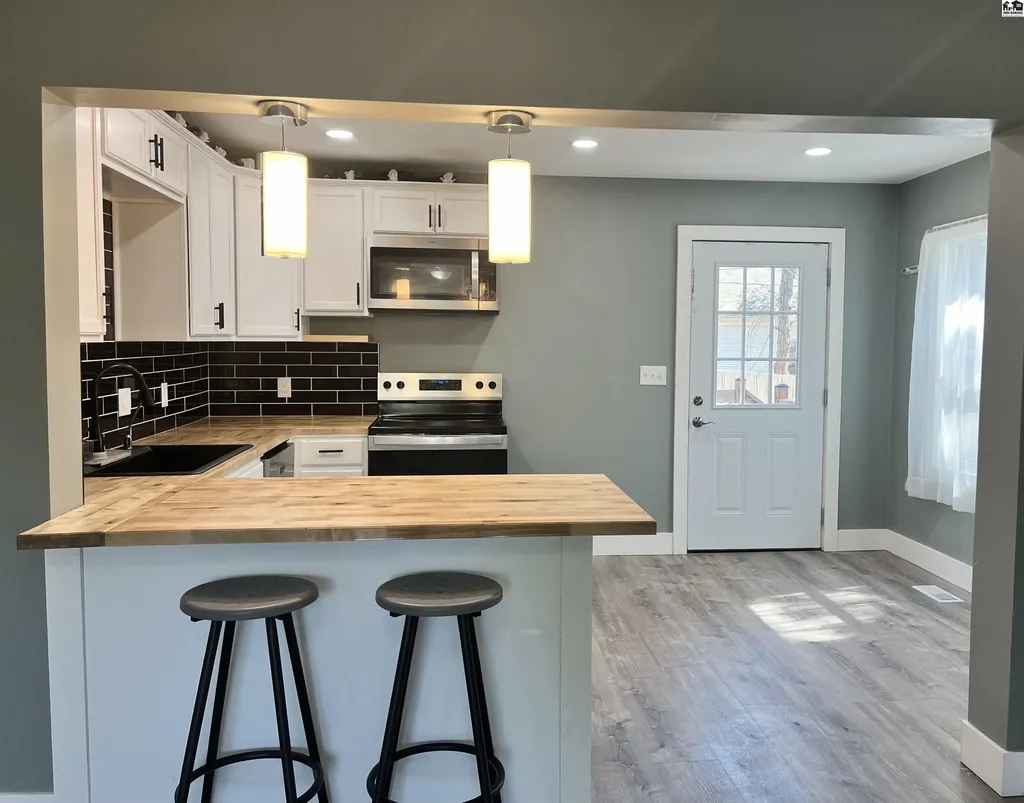 323 W 11th Avenue Hutchinson KS 67501