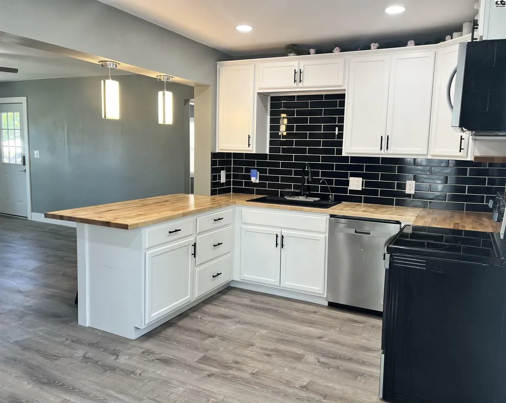 323 W 11th Avenue Hutchinson KS 67501