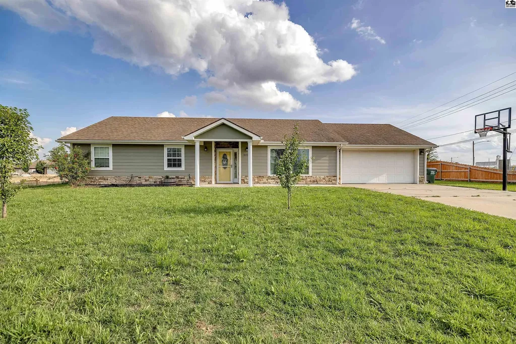 201 E 3rd Avenue South Hutchinson KS 67505