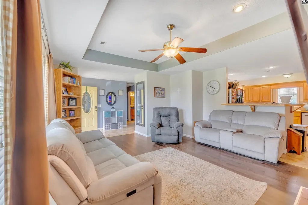 201 E 3rd South Hutchinson KS 67505