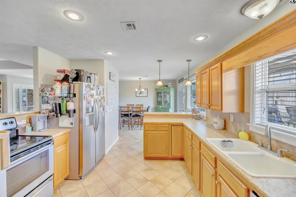 201 E 3rd Avenue South Hutchinson KS 67505