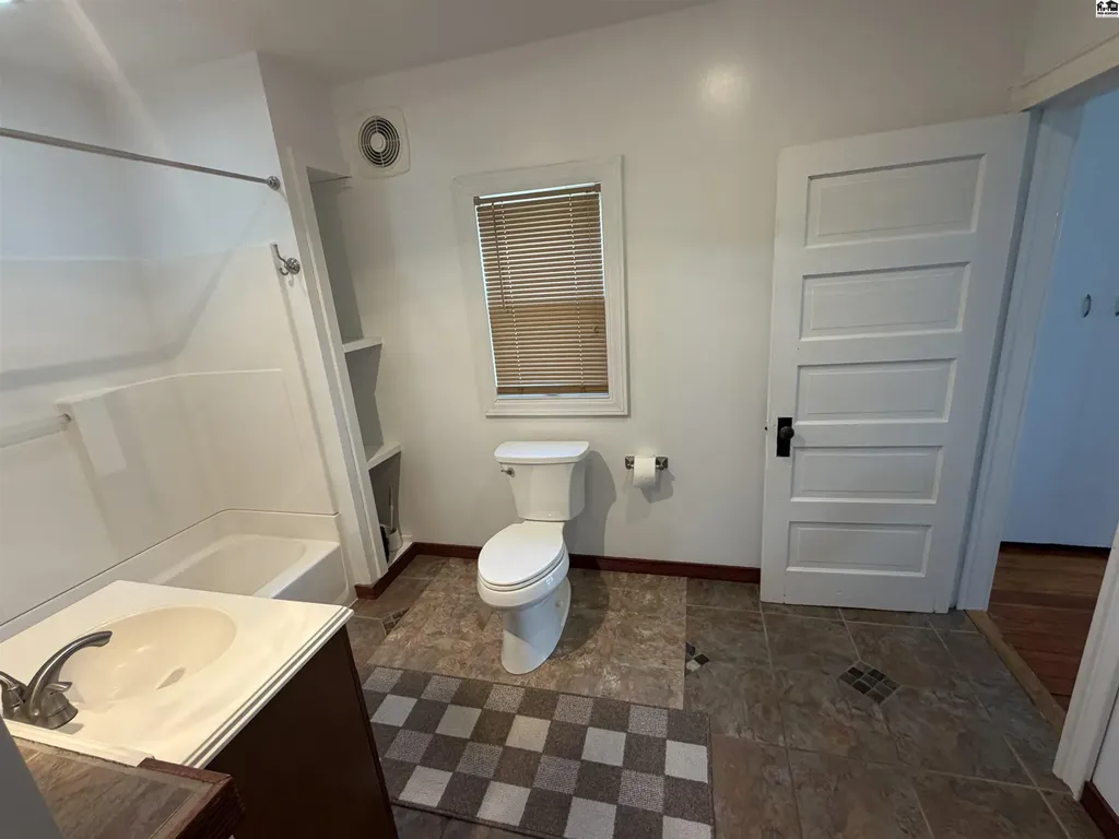 900 W 19th Hutchinson KS 67502-1111