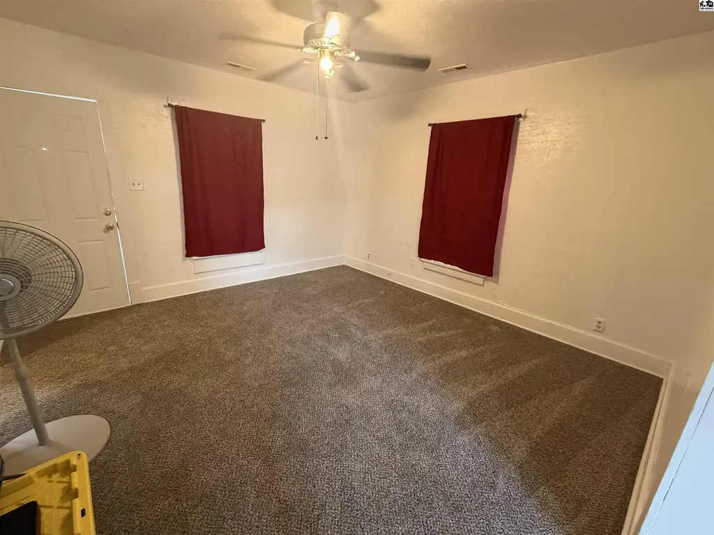 900 W 19th Hutchinson KS 67502-1111