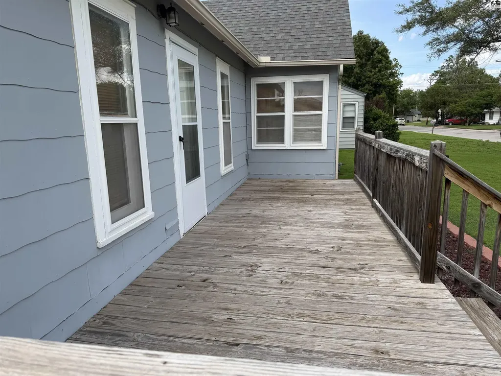 900 W 19th Hutchinson KS 67502-1111