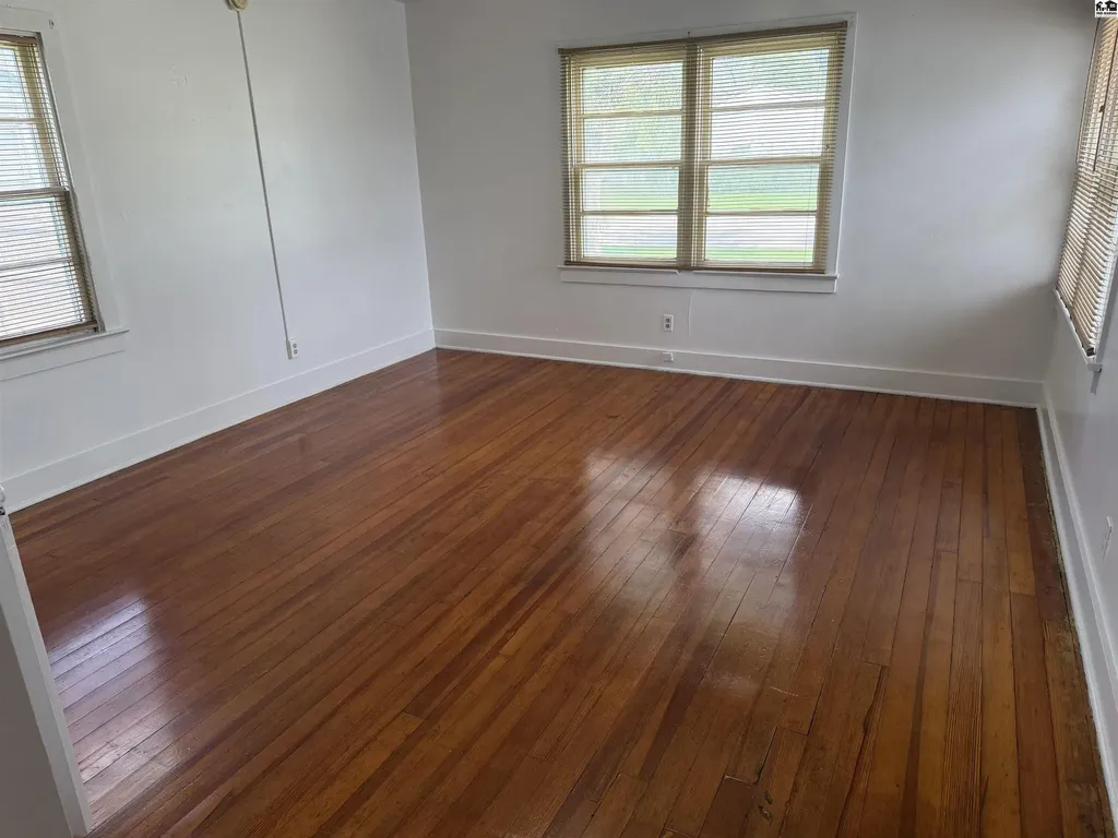 900 W 19th Hutchinson KS 67502-1111