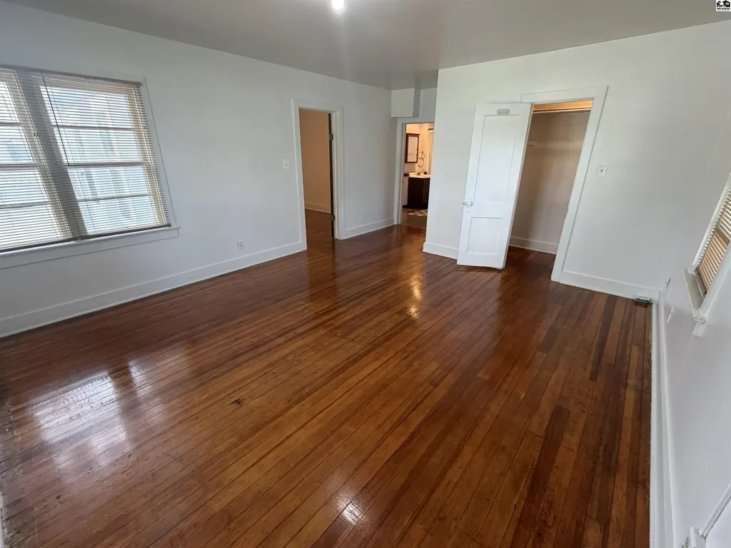 900 W 19th Hutchinson KS 67502-1111