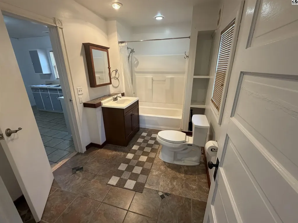 900 W 19th Hutchinson KS 67502-1111