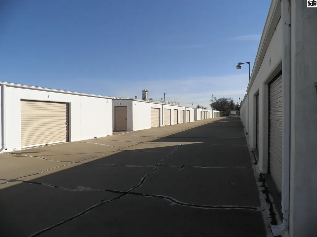 327 N Superior Street Hutchinson KS 67501