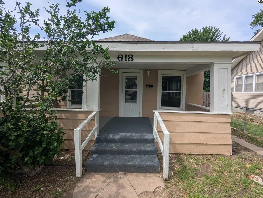 618 W 17th Avenue Hutchinson KS 67501