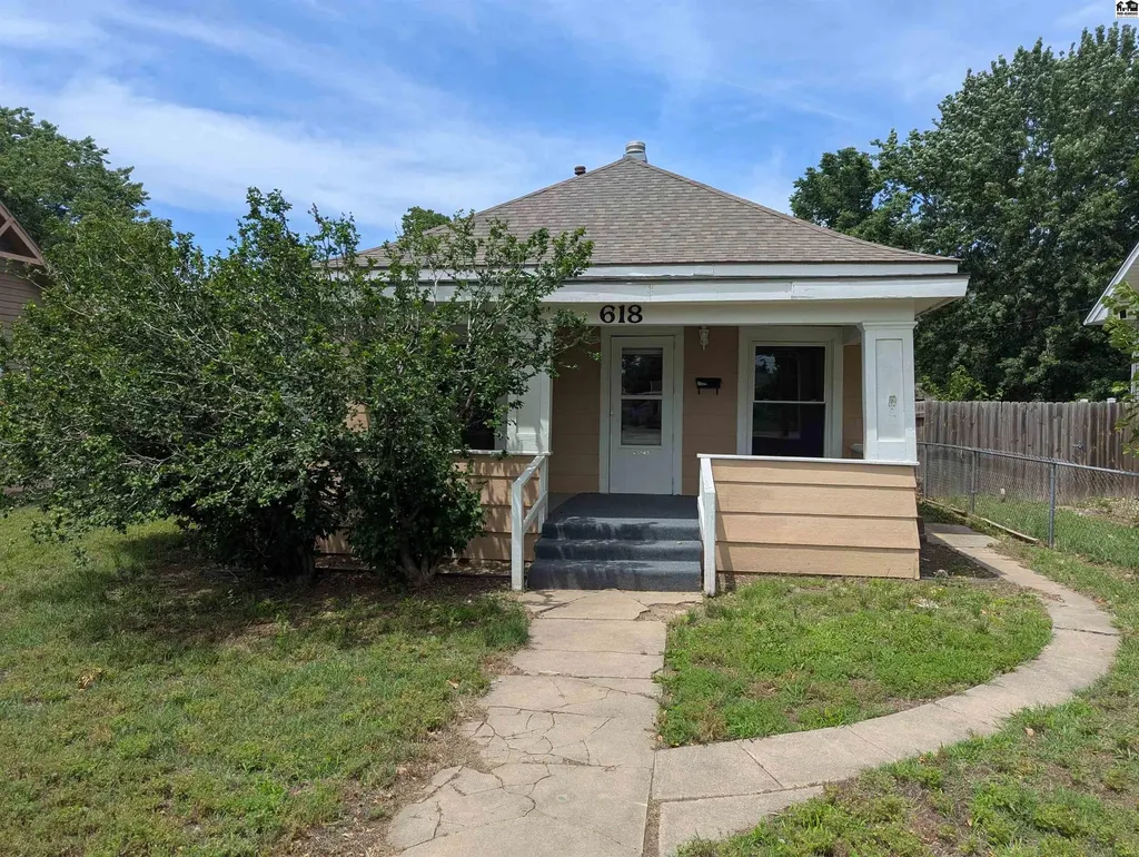 618 W 17th Avenue Hutchinson KS 67501