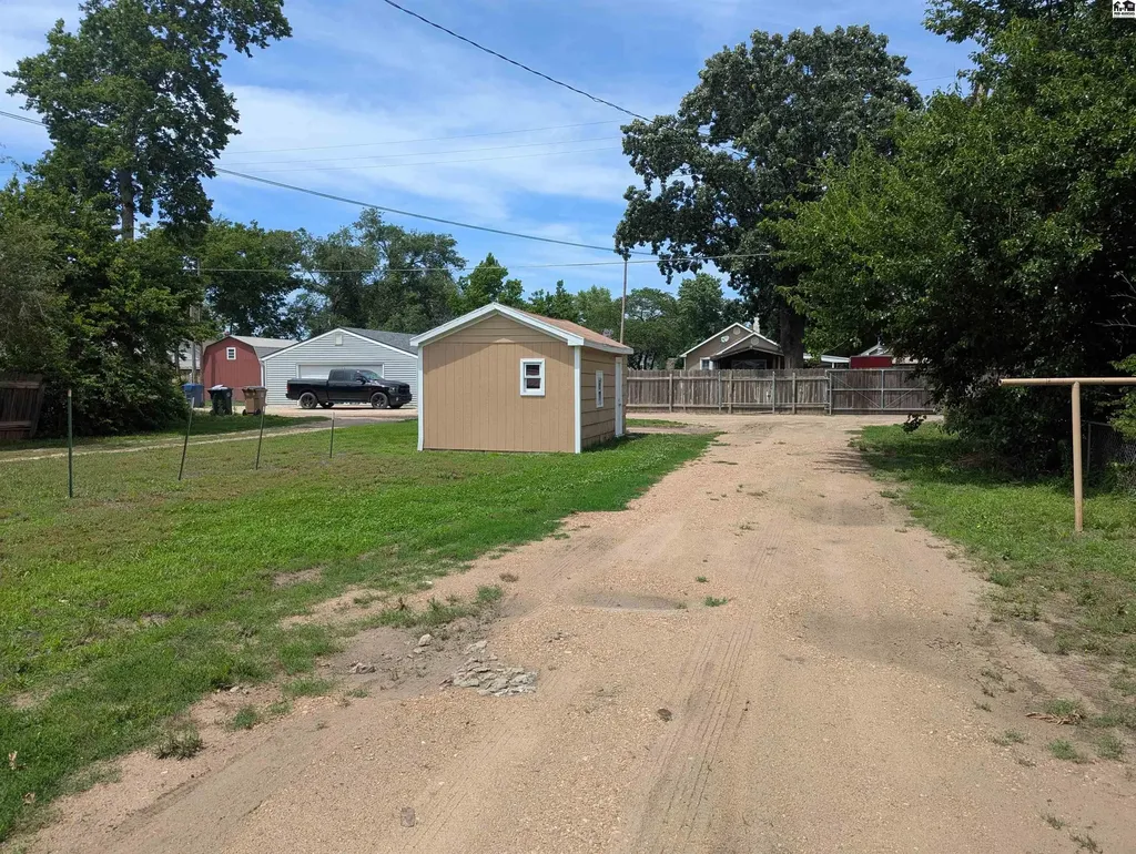 618 W 17th Avenue Hutchinson KS 67501