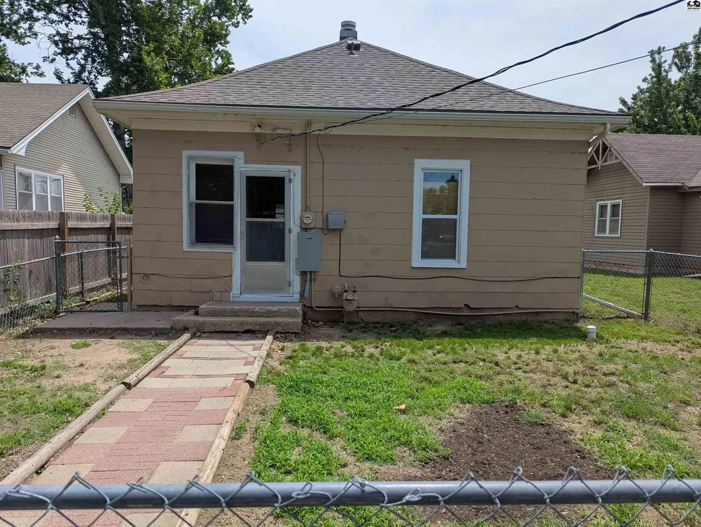 618 W 17th Avenue Hutchinson KS 67501