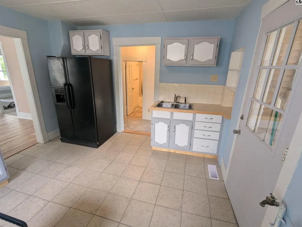 618 W 17th Avenue Hutchinson KS 67501
