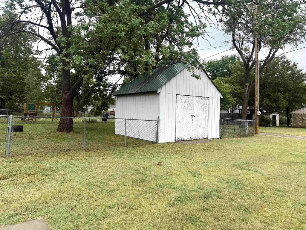 603 E 1st Street Mcpherson KS 67502