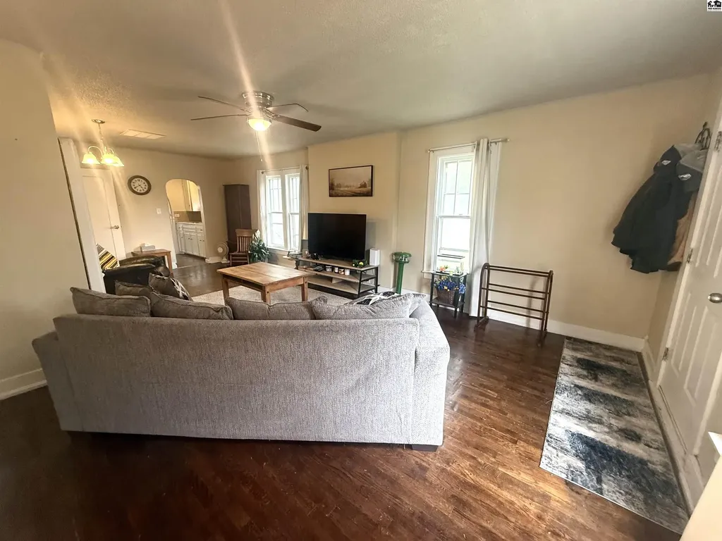 603 E 1st Street Mcpherson KS 67502