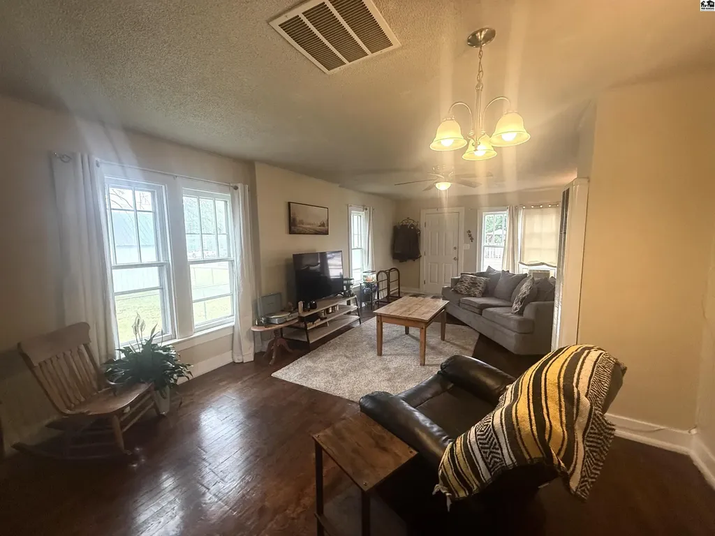 603 E 1st Street Mcpherson KS 67502