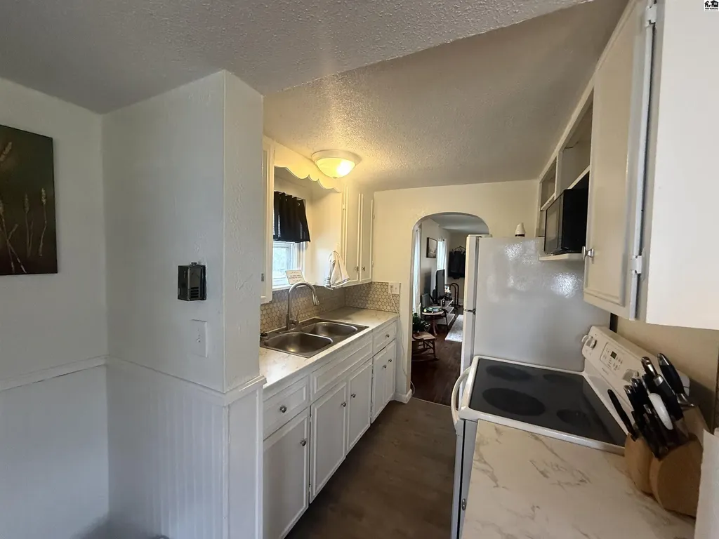 603 E 1st Street Mcpherson KS 67502
