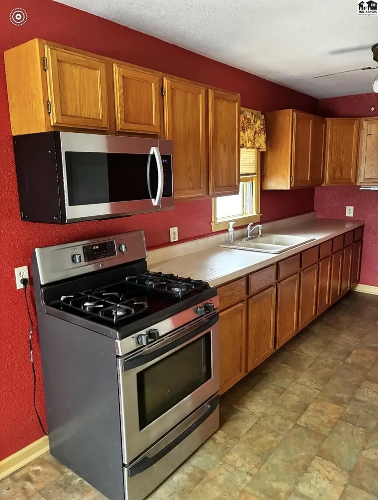 1325 E 8th Avenue Hutchinson KS 67501