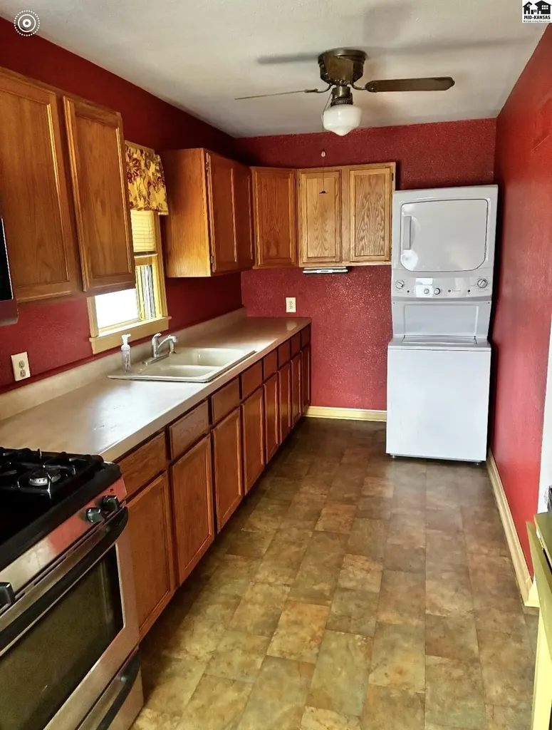 1325 E 8th Avenue Hutchinson KS 67501