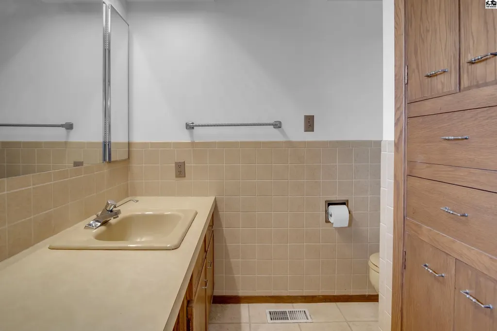14 Paseo Place Hutchinson KS 67502