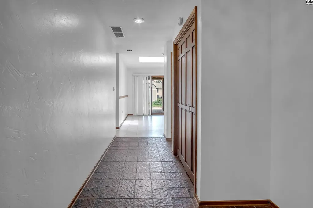 14 Paseo Place Hutchinson KS 67502