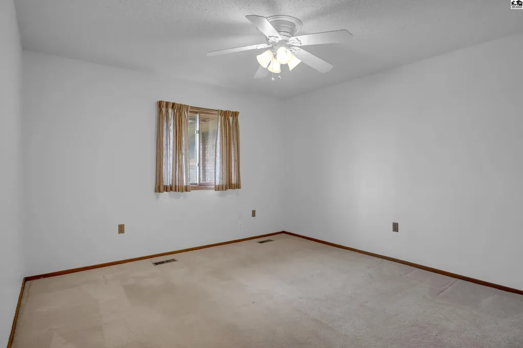 14 Paseo Place Hutchinson KS 67502