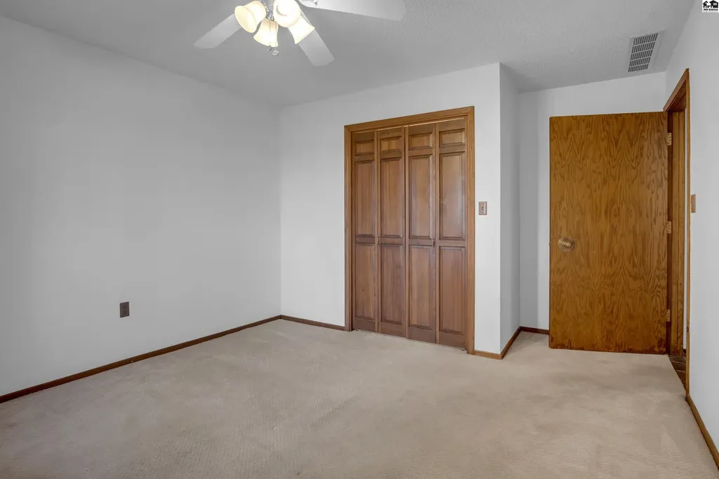 14 Paseo Place Hutchinson KS 67502