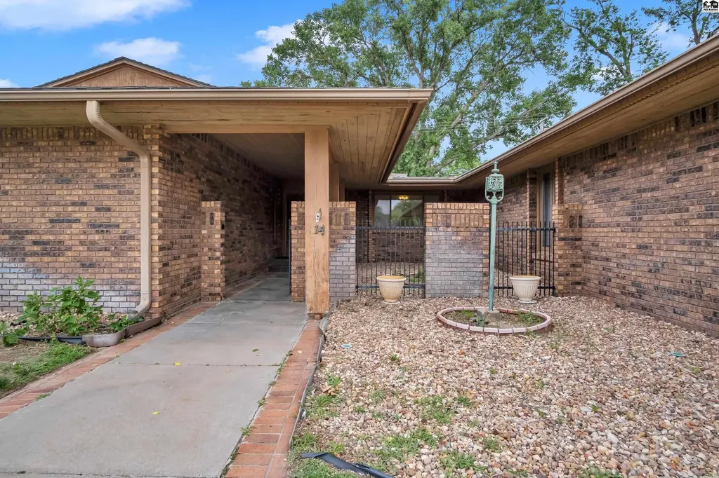 14 Paseo Place Hutchinson KS 67502