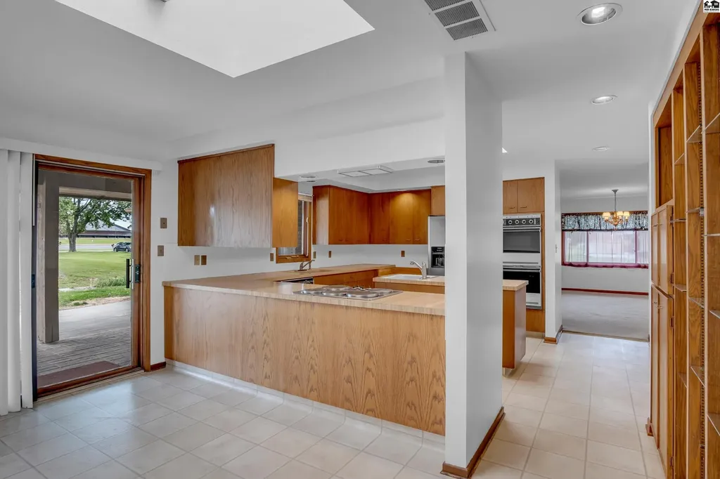 14 Paseo Place Hutchinson KS 67502