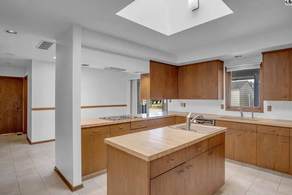 14 Paseo Place Hutchinson KS 67502