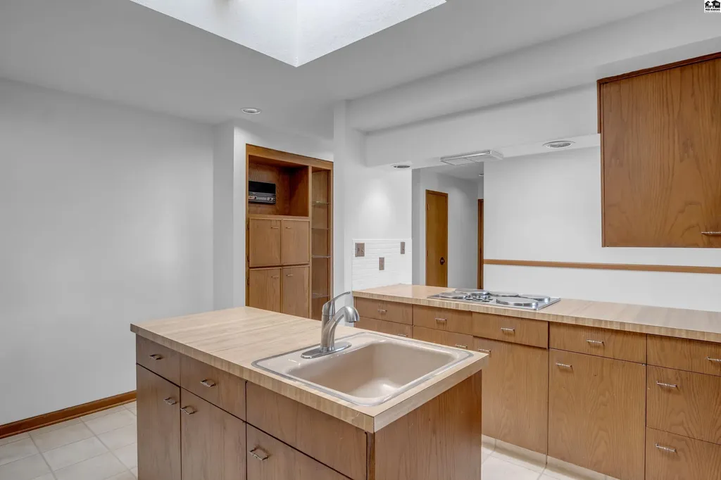 14 Paseo Place Hutchinson KS 67502
