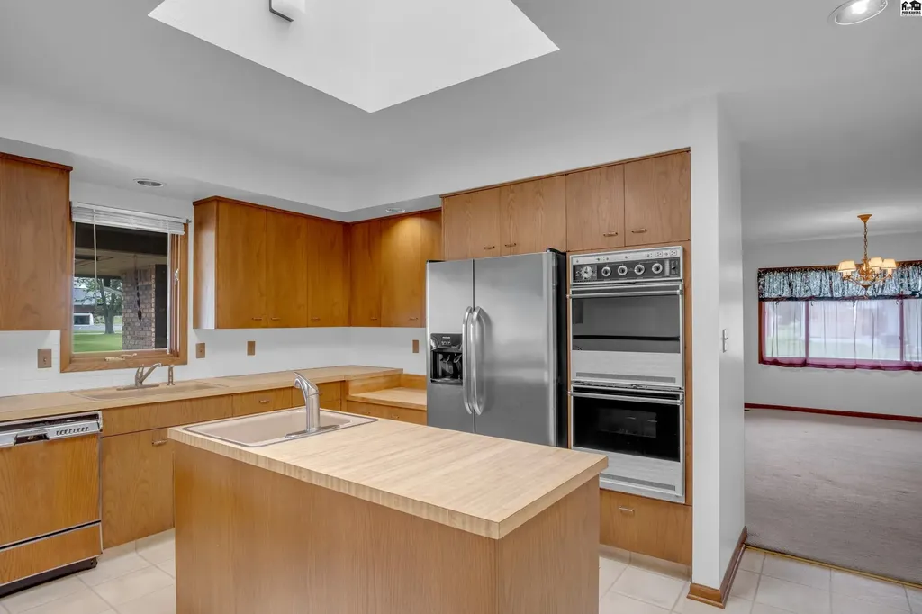 14 Paseo Place Hutchinson KS 67502