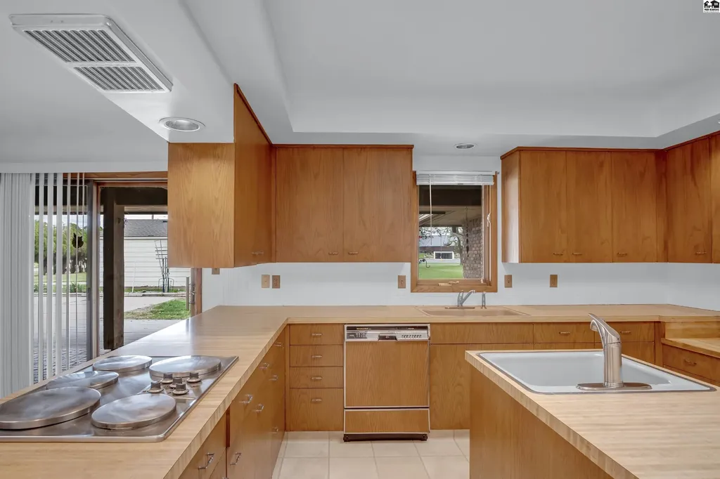 14 Paseo Place Hutchinson KS 67502