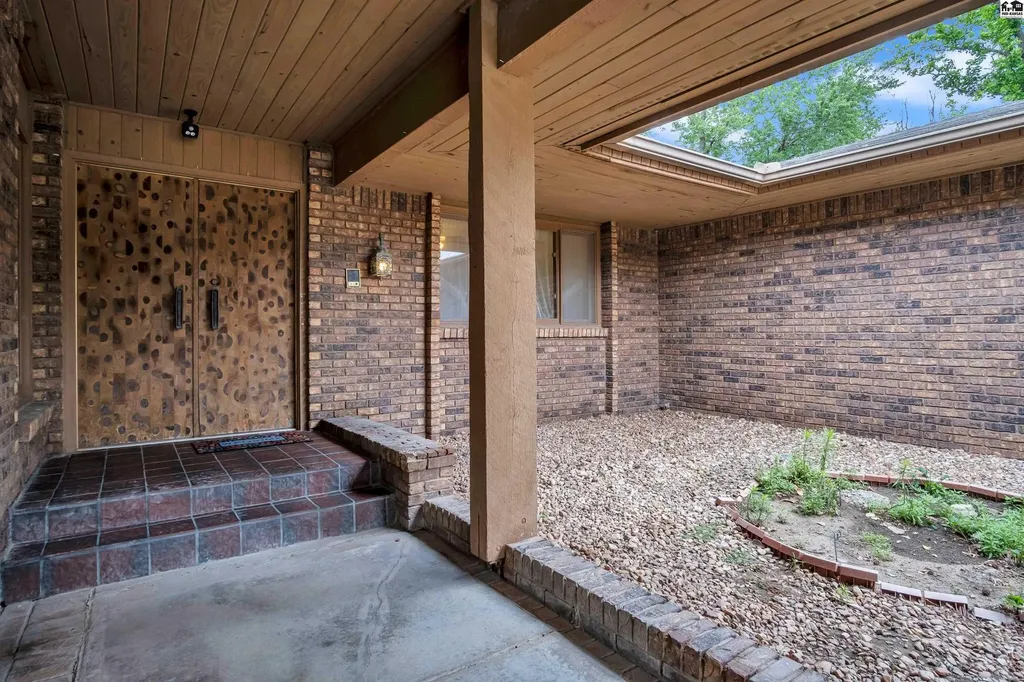14 Paseo Place Hutchinson KS 67502