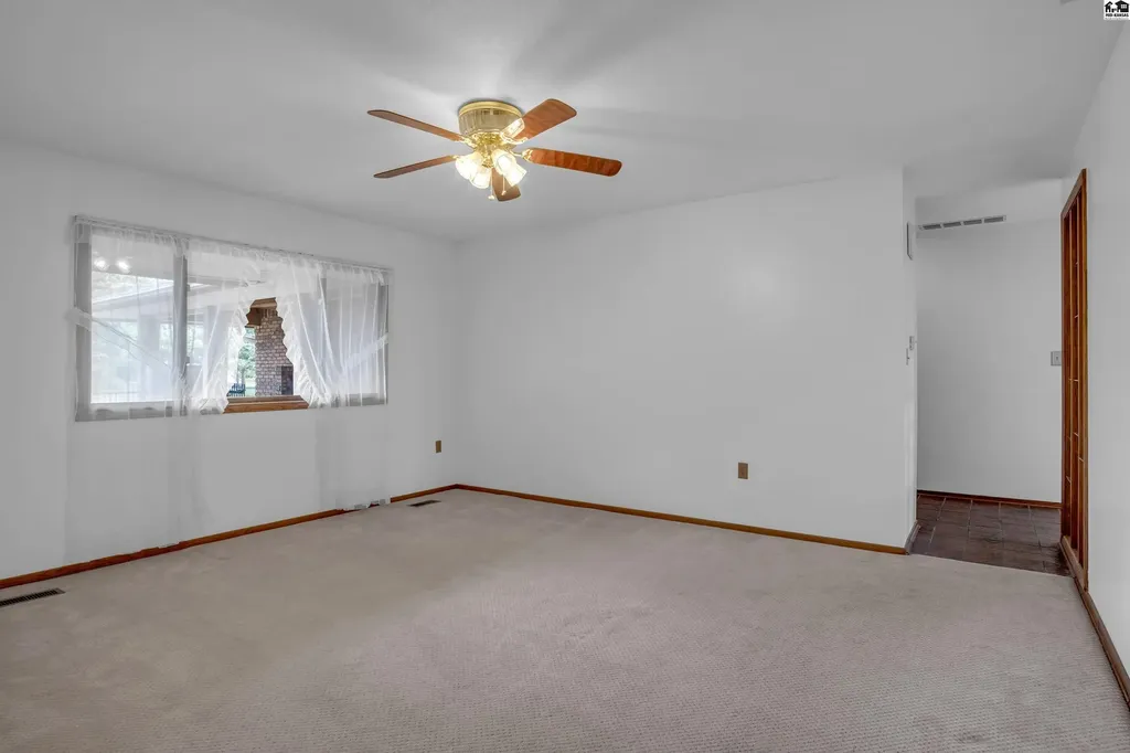 14 Paseo Place Hutchinson KS 67502