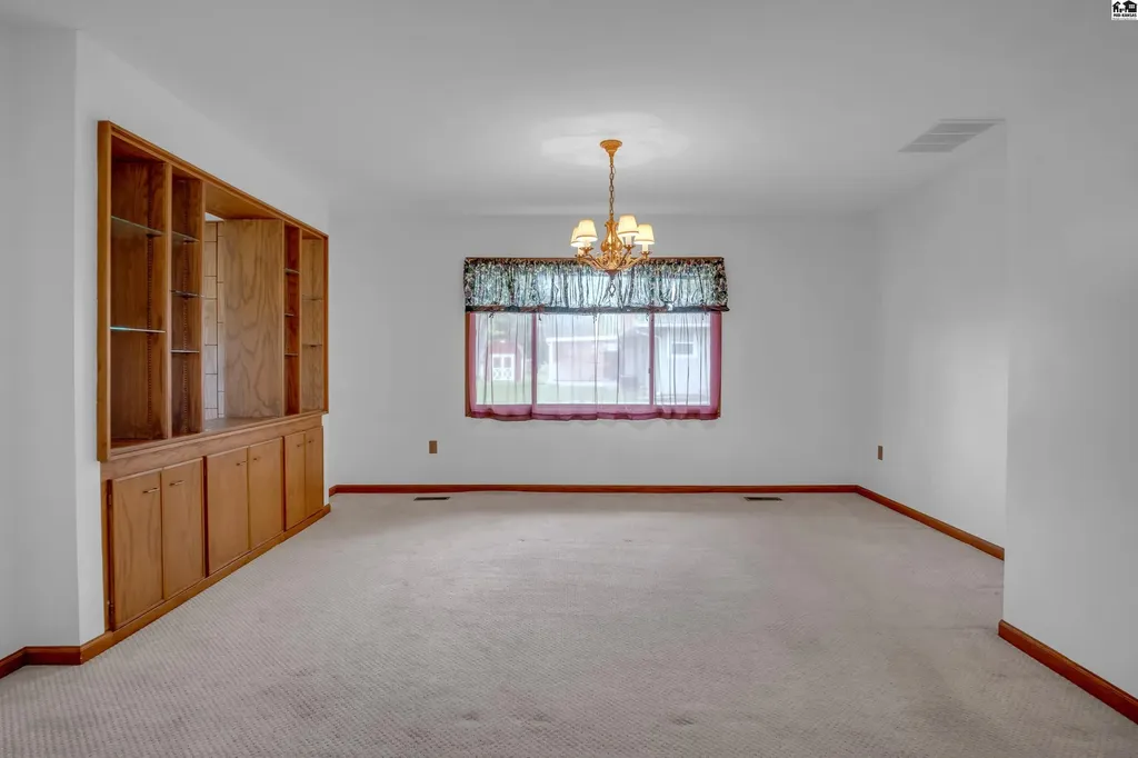 14 Paseo Place Hutchinson KS 67502