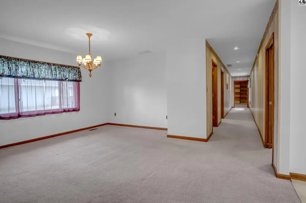 14 Paseo Place Hutchinson KS 67502