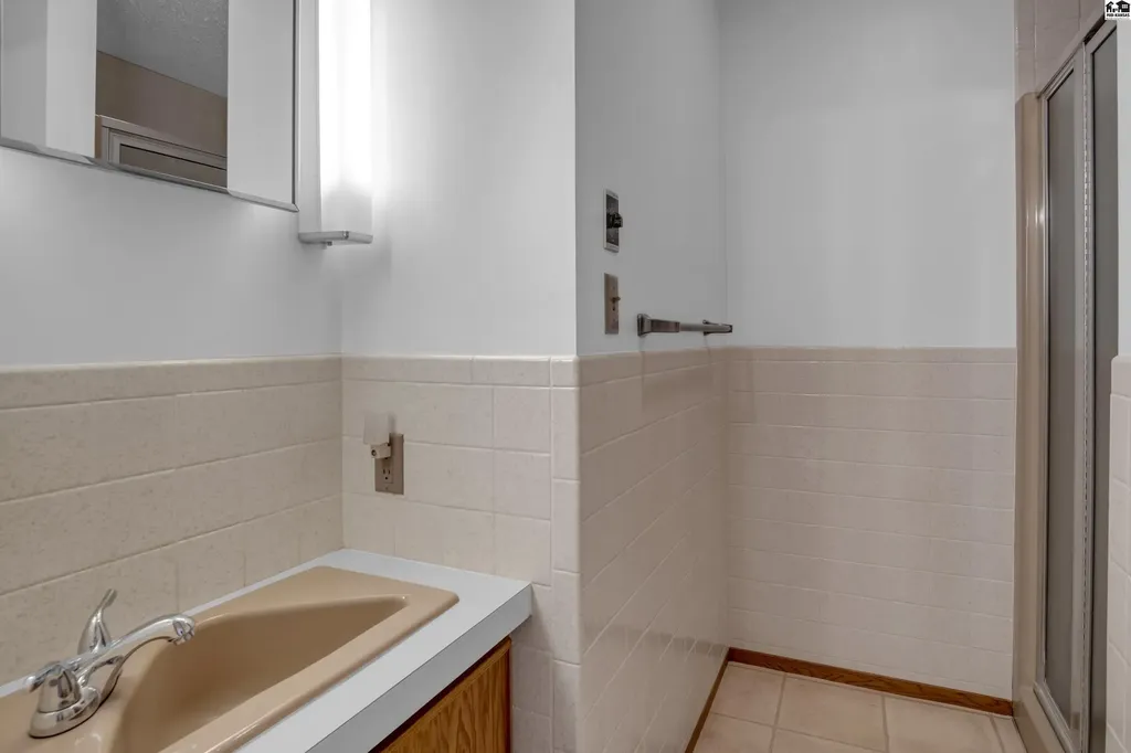 14 Paseo Place Hutchinson KS 67502