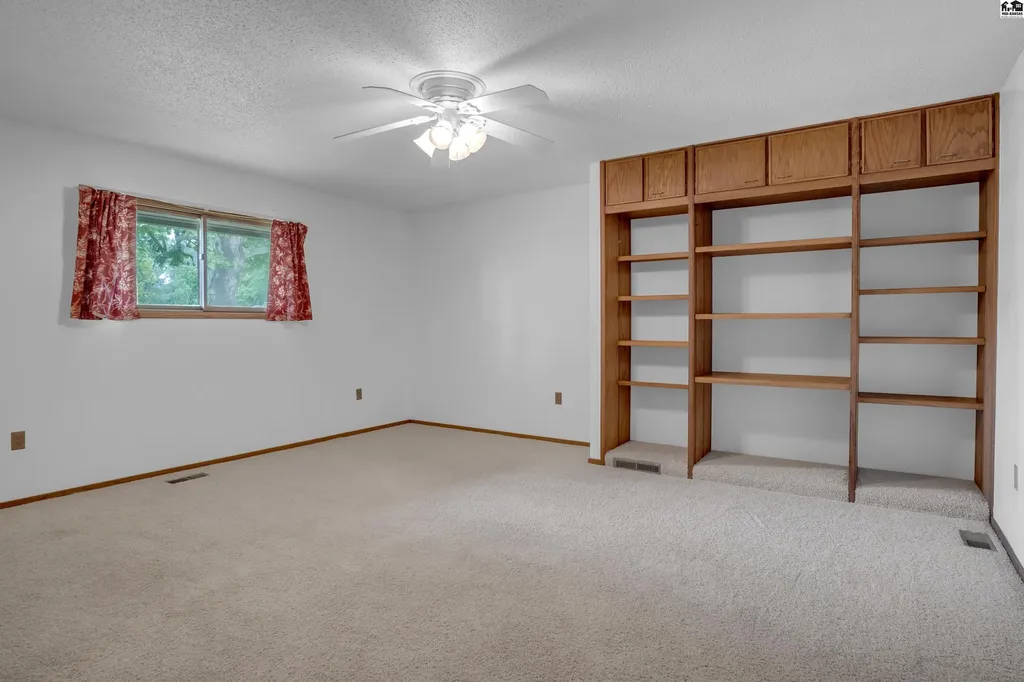 14 Paseo Place Hutchinson KS 67502