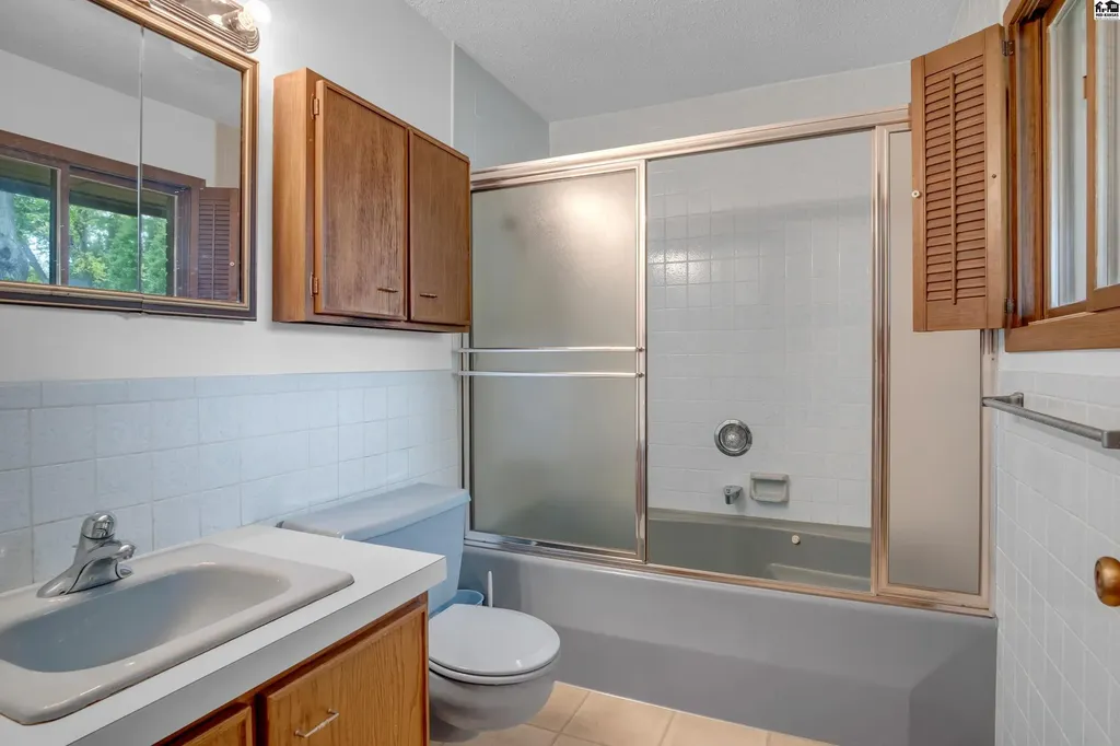 14 Paseo Place Hutchinson KS 67502