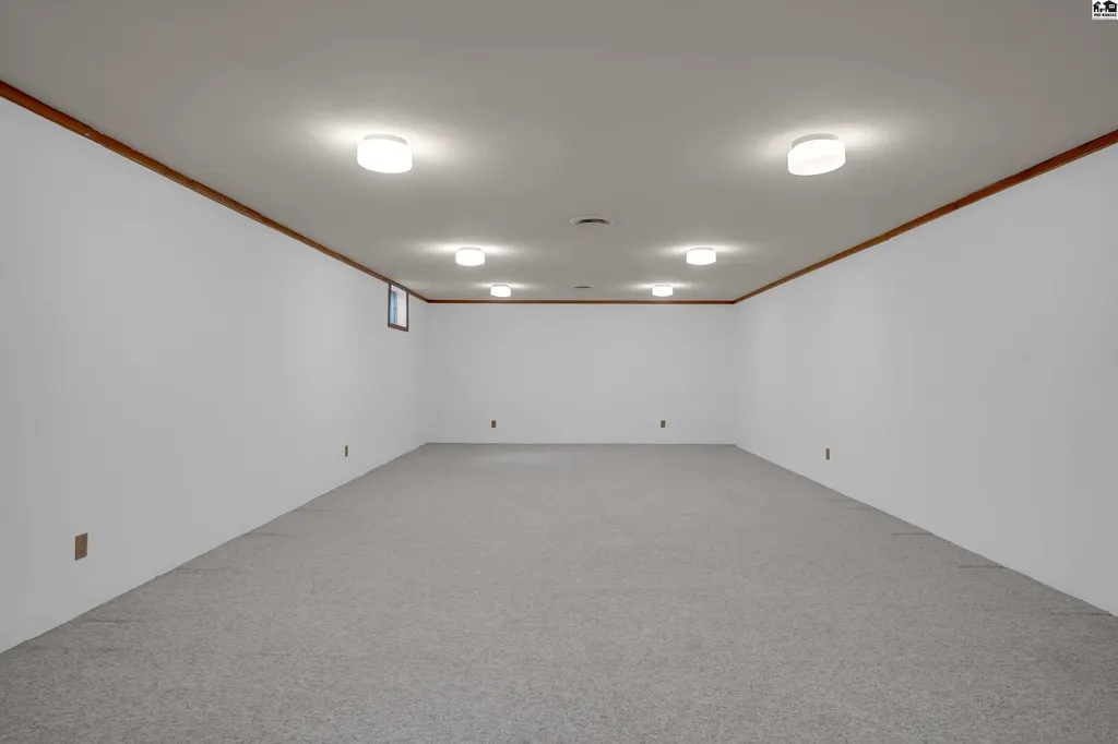 14 Paseo Place Hutchinson KS 67502