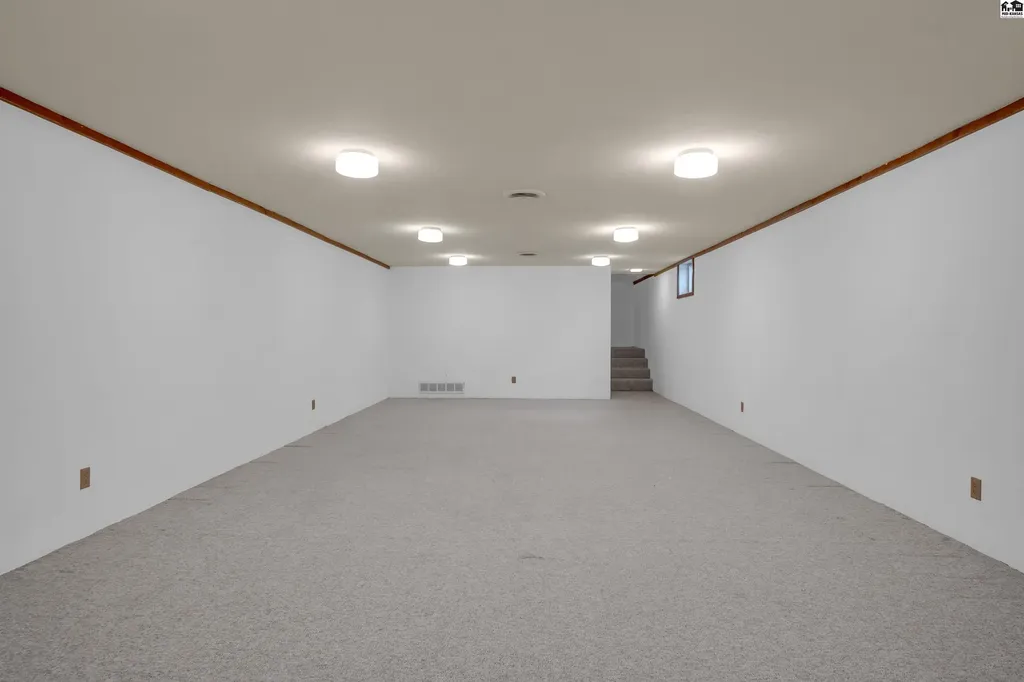 14 Paseo Place Hutchinson KS 67502